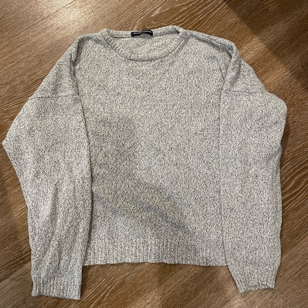 Brandy Melville pullover sweater